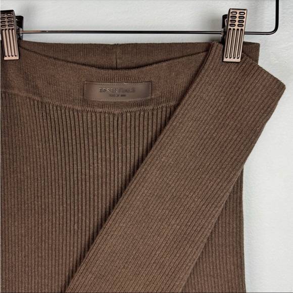 Essentials Chocolate Ribbed leggings - Picture 7 of 7